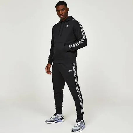 Abbigliamento nike scontato online